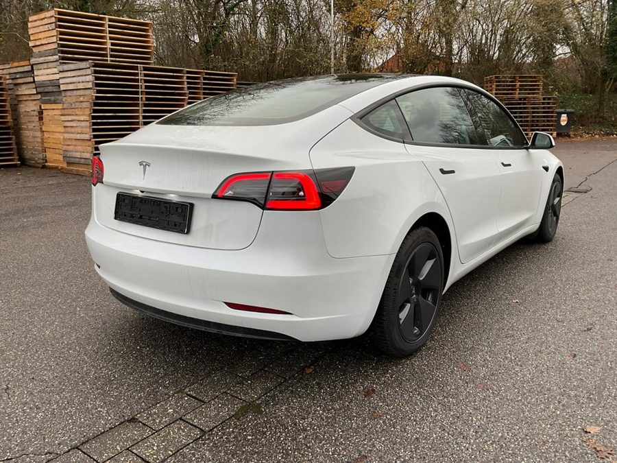Tesla Model 3 comprado em leilão